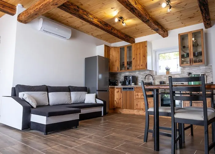 Apartament Alpakavendeghaz *