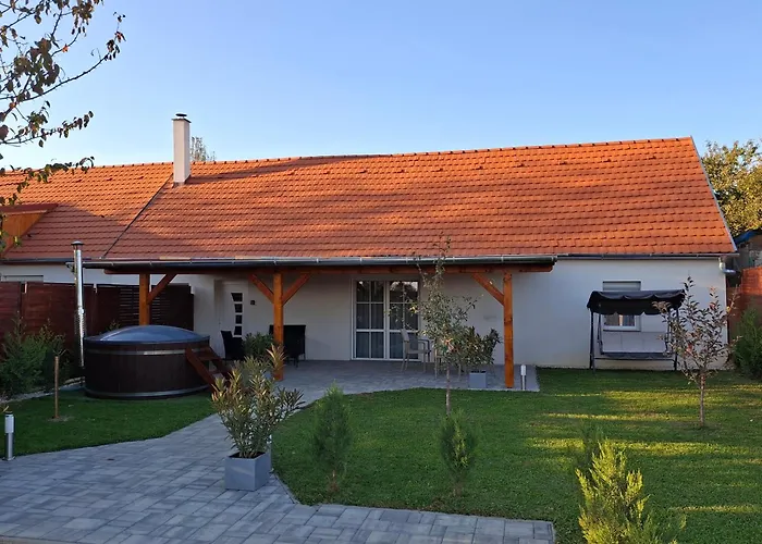 Apartament Alpakavendeghaz *